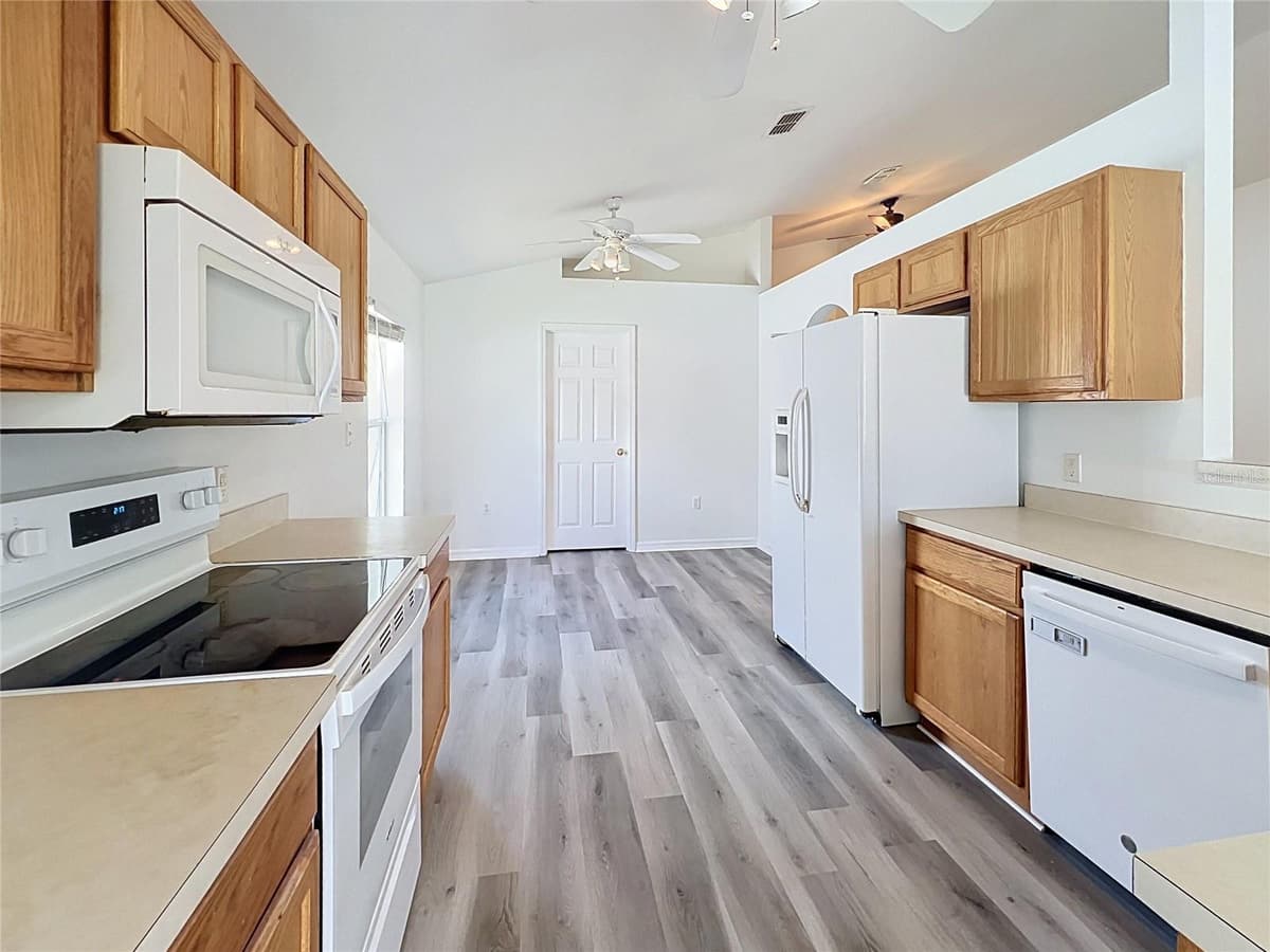 5641 ROYAL HILLS DRIVE — photo 7 of 33