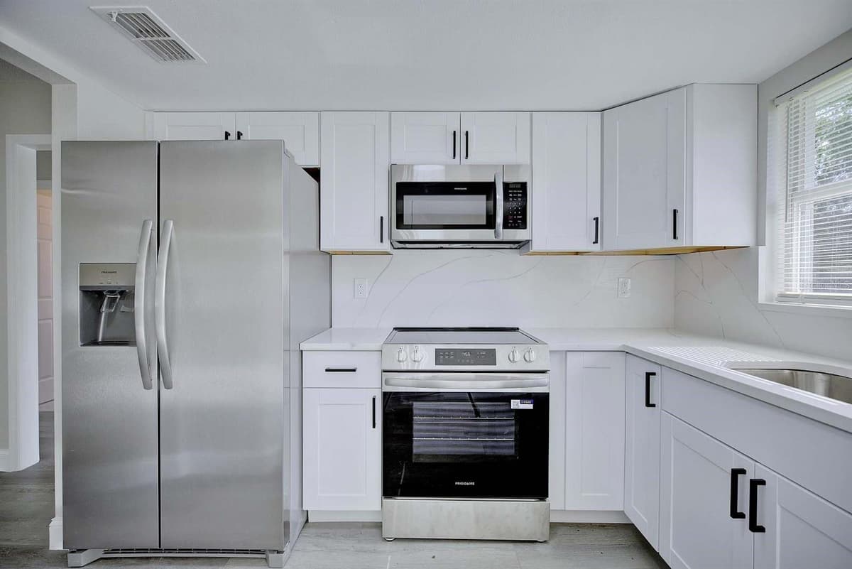 738 LEMANS DRIVE — photo 4 of 39