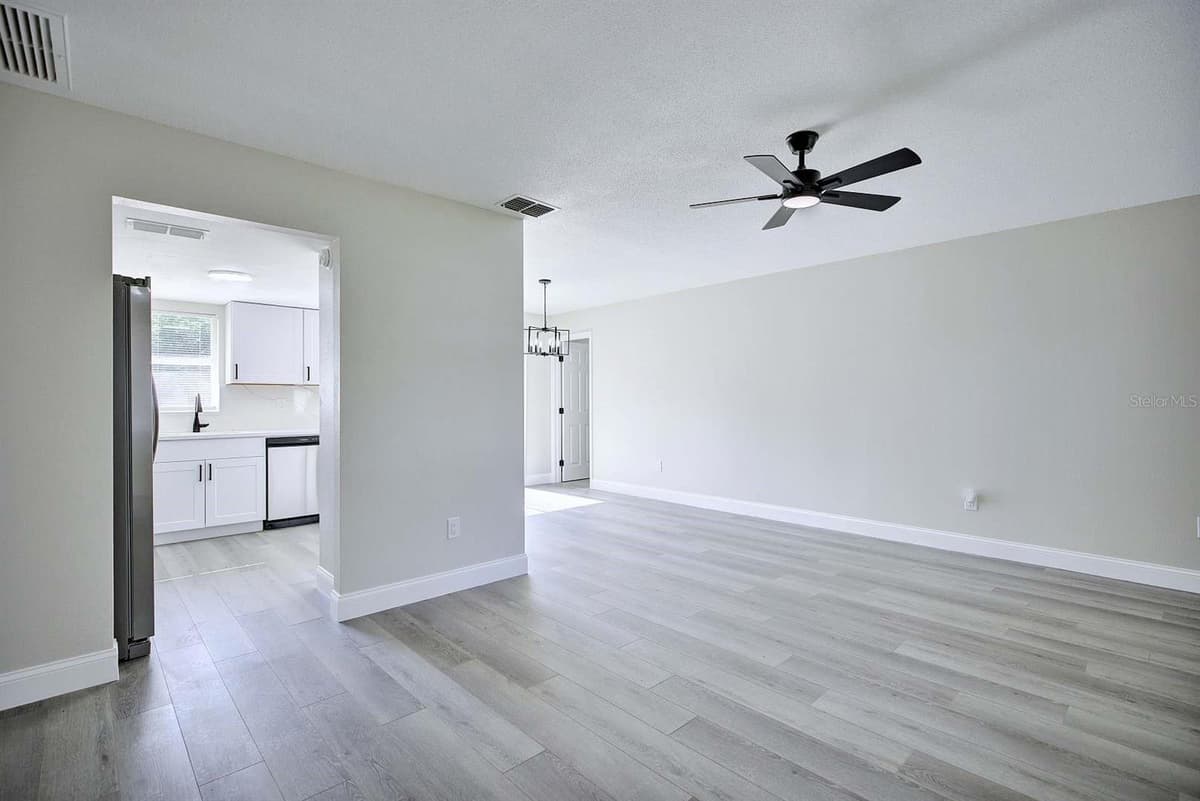 738 LEMANS DRIVE — photo 20 of 39