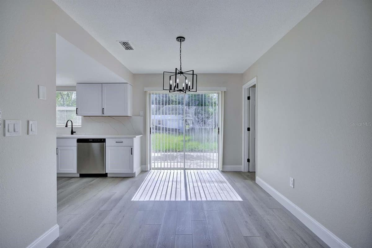 738 LEMANS DRIVE — photo 36 of 39