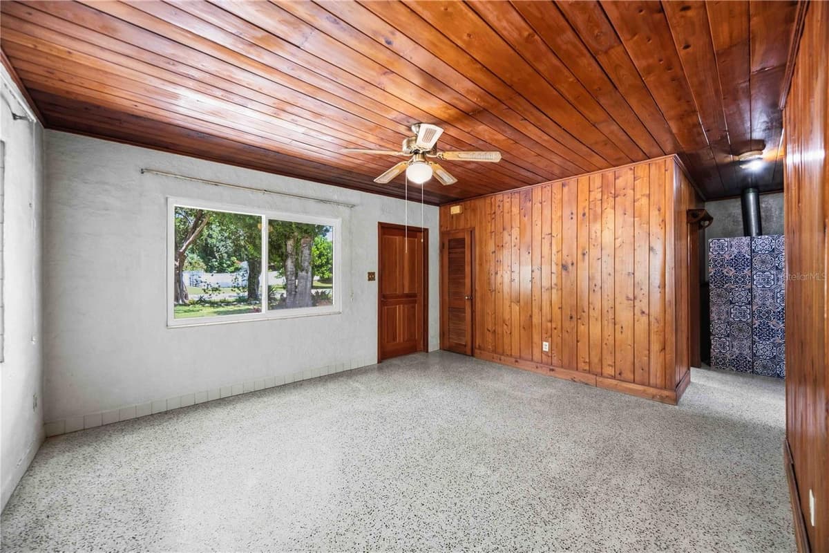 114 LAKEVIEW DRIVE — photo 4 of 45