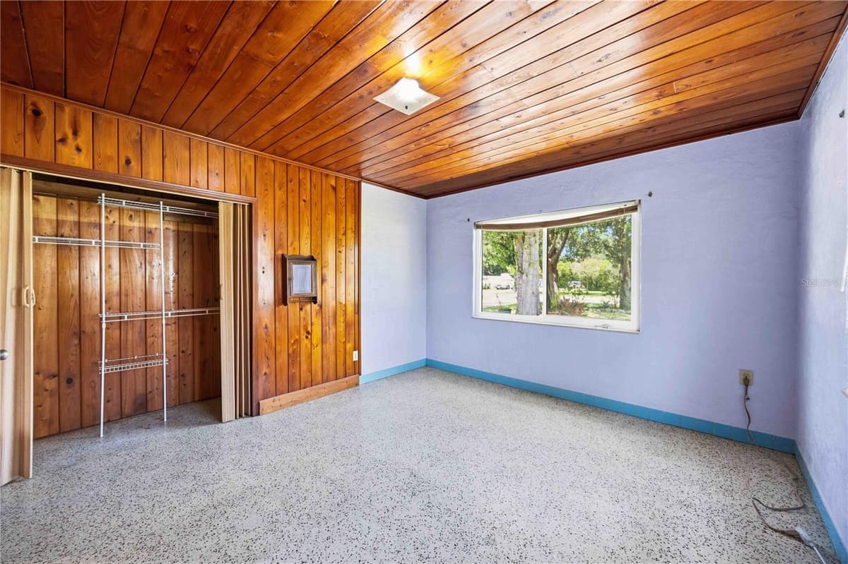114 LAKEVIEW DRIVE — photo 17 of 45