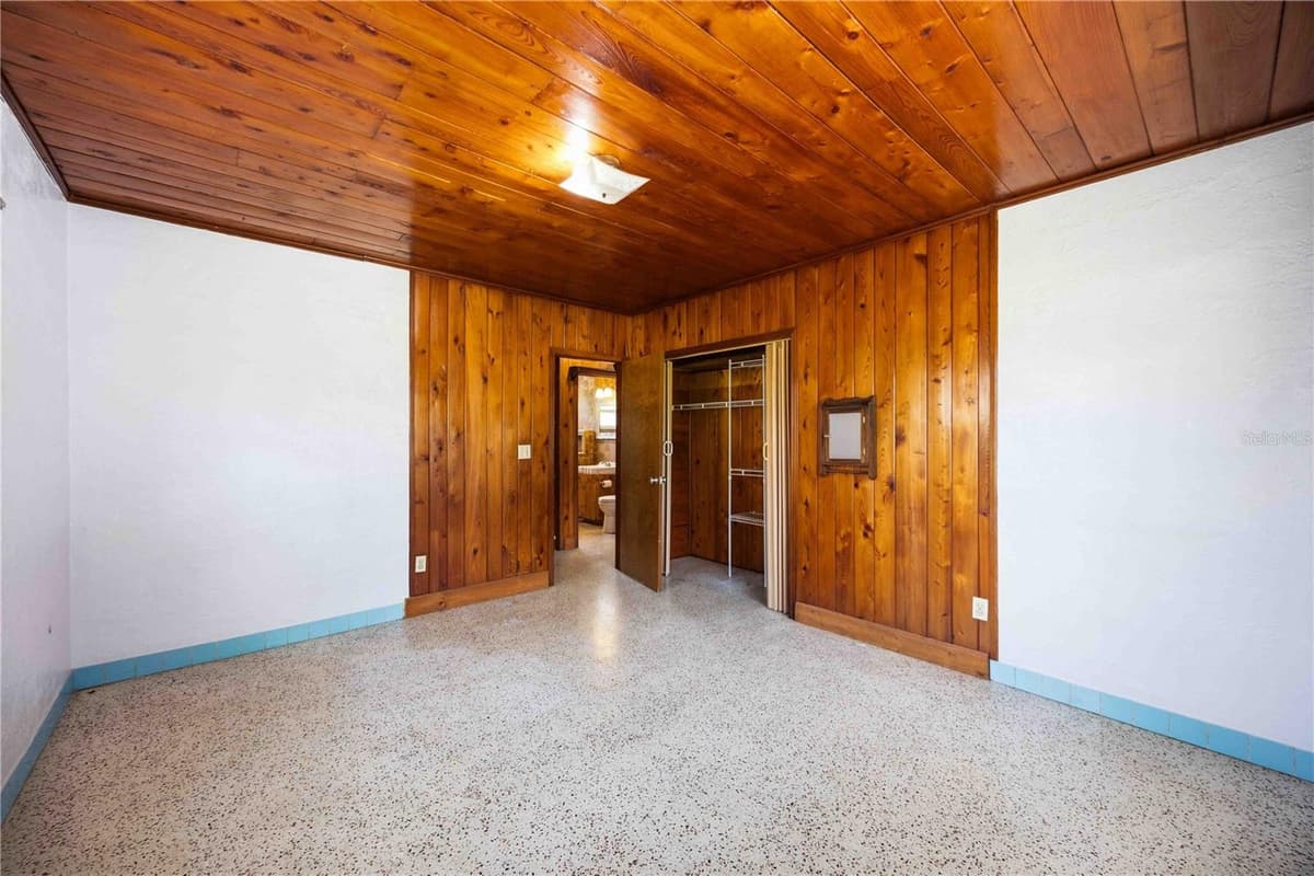 114 LAKEVIEW DRIVE — photo 19 of 45