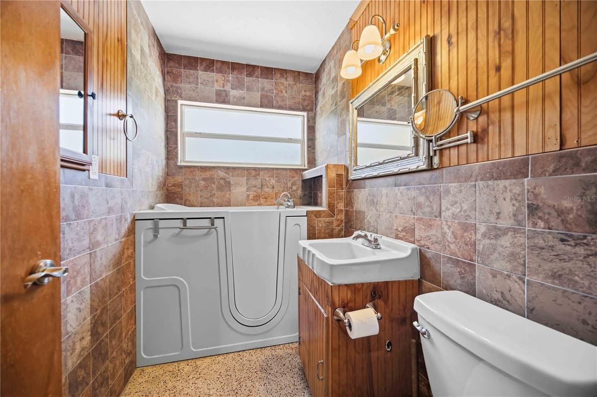 114 LAKEVIEW DRIVE — photo 20 of 45