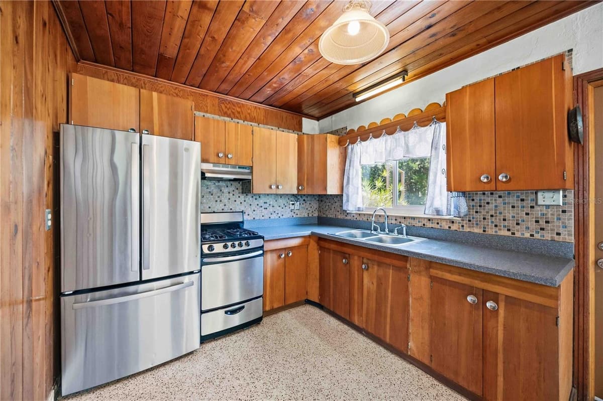 114 LAKEVIEW DRIVE — photo 13 of 45