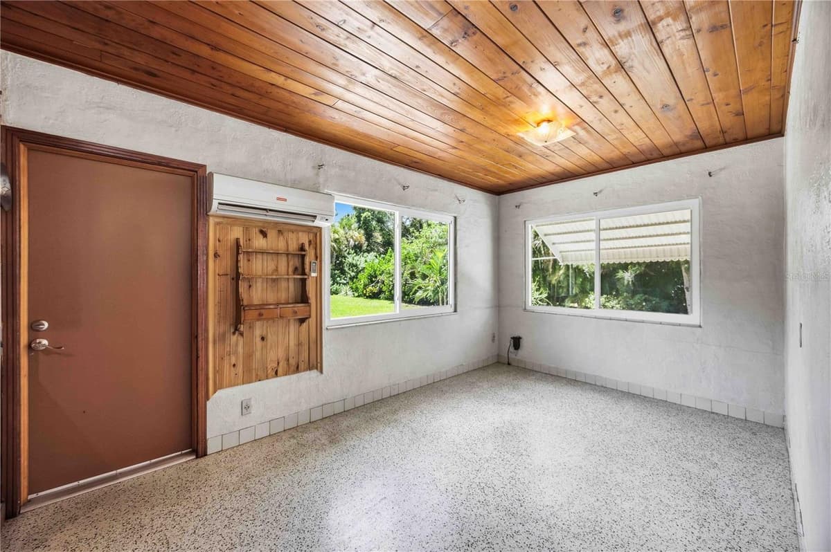 114 LAKEVIEW DRIVE — photo 10 of 45