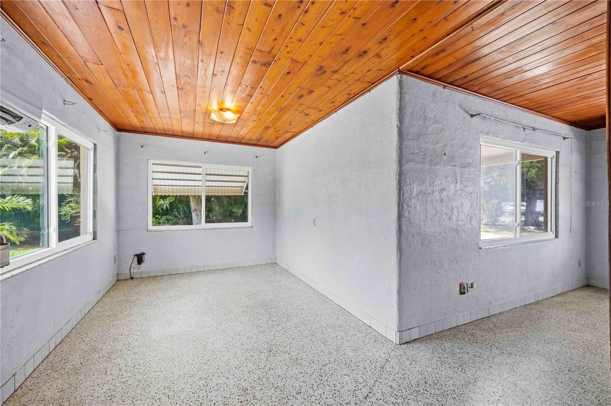 114 LAKEVIEW DRIVE — photo 15 of 45