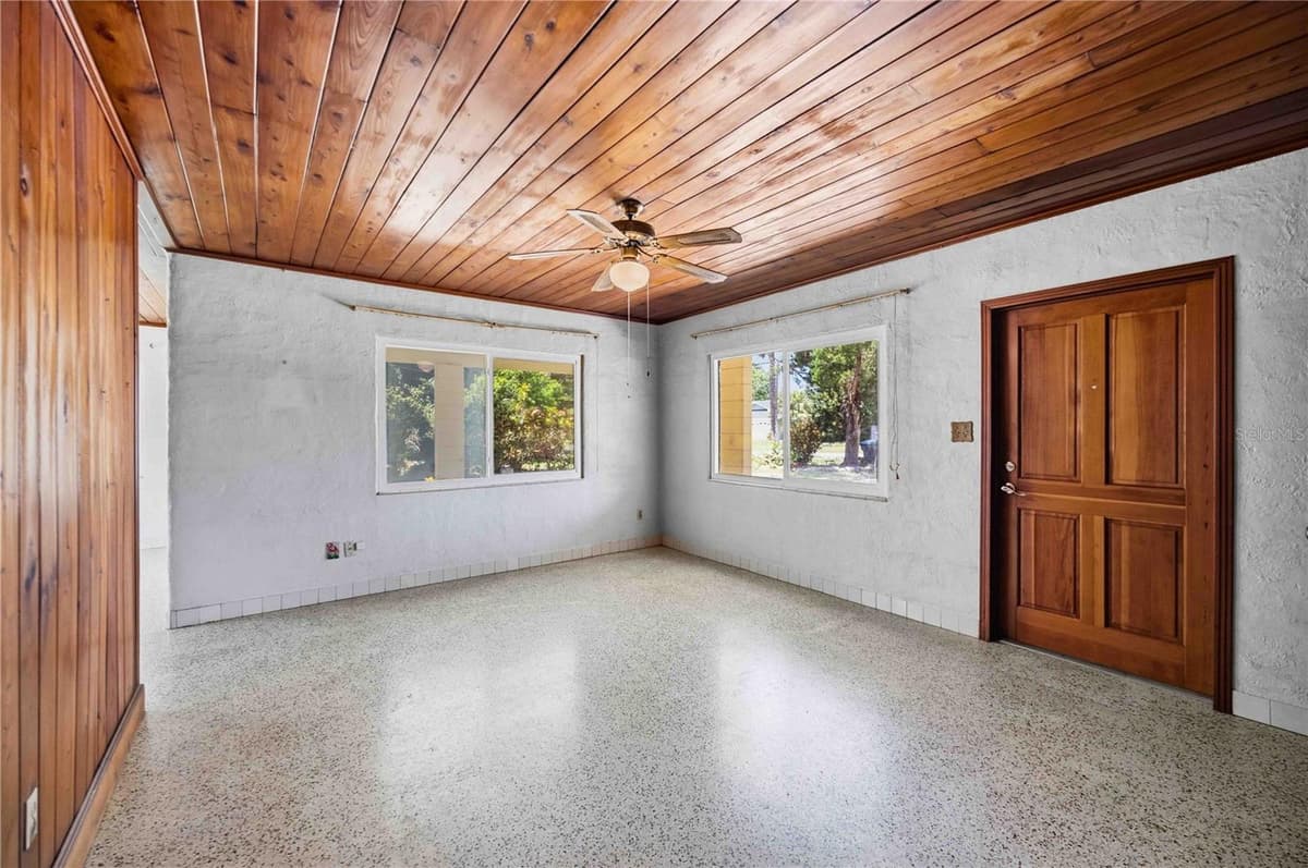 114 LAKEVIEW DRIVE — photo 5 of 45