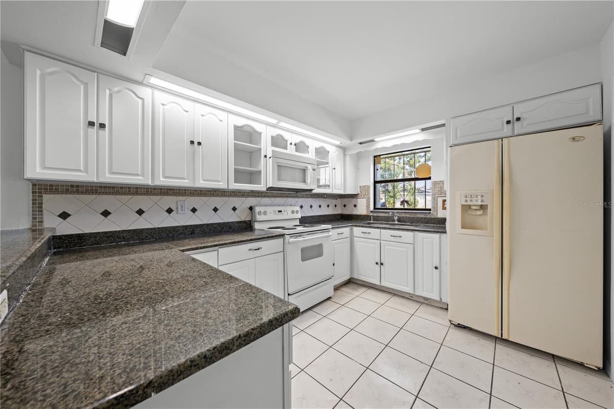 743 DROMEDARY DRIVE — photo 7 of 44