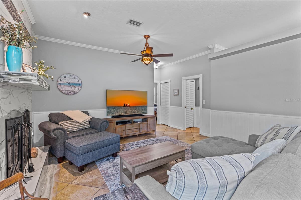 2533 GUAVA DRIVE — photo 5 of 36
