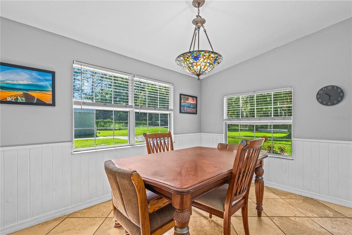 2533 GUAVA DRIVE — photo 11 of 36