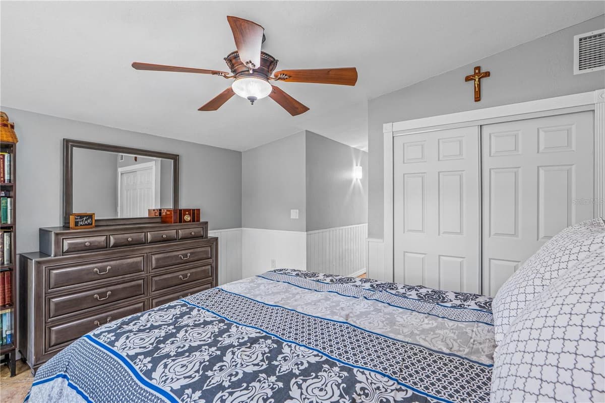 2533 GUAVA DRIVE — photo 14 of 36