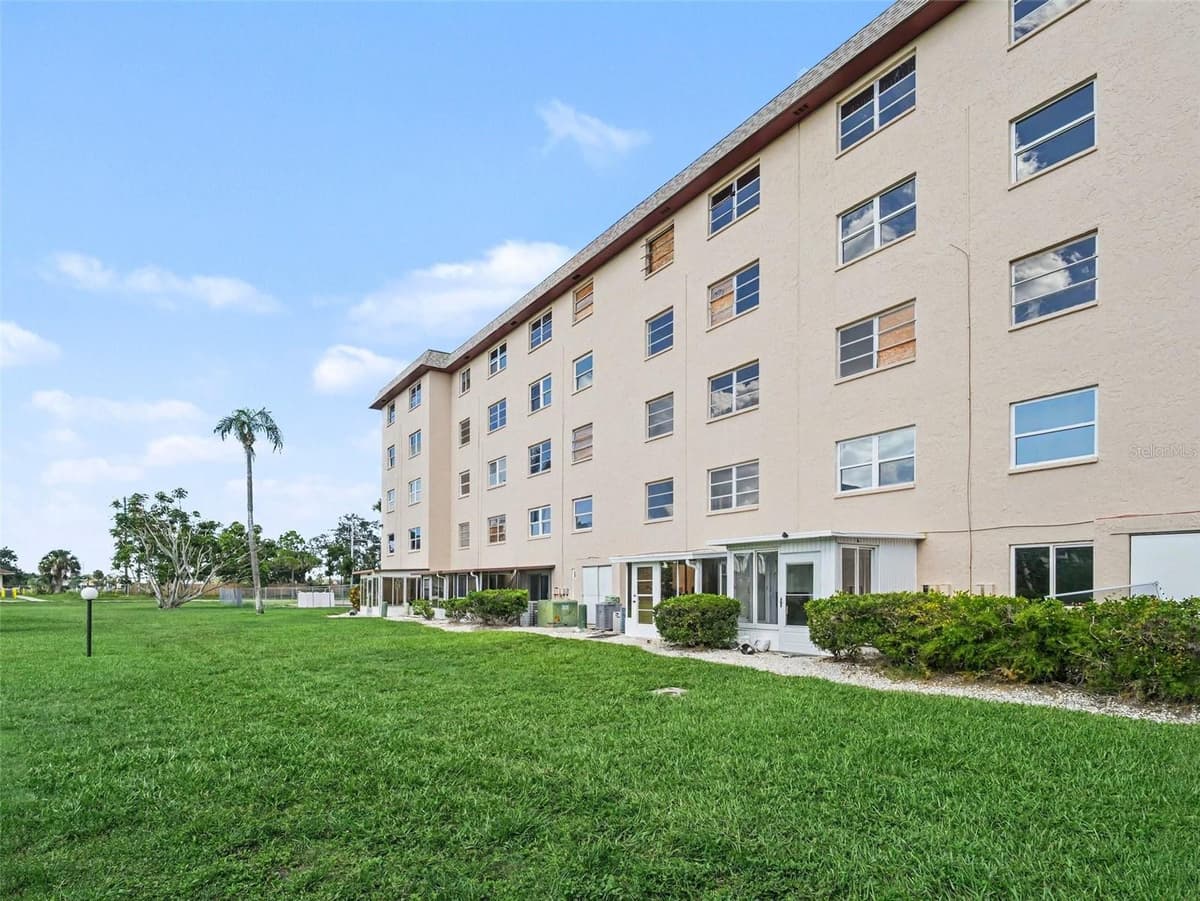 4023 LAKE BAYSHORE DRIVE — photo 36 of 41
