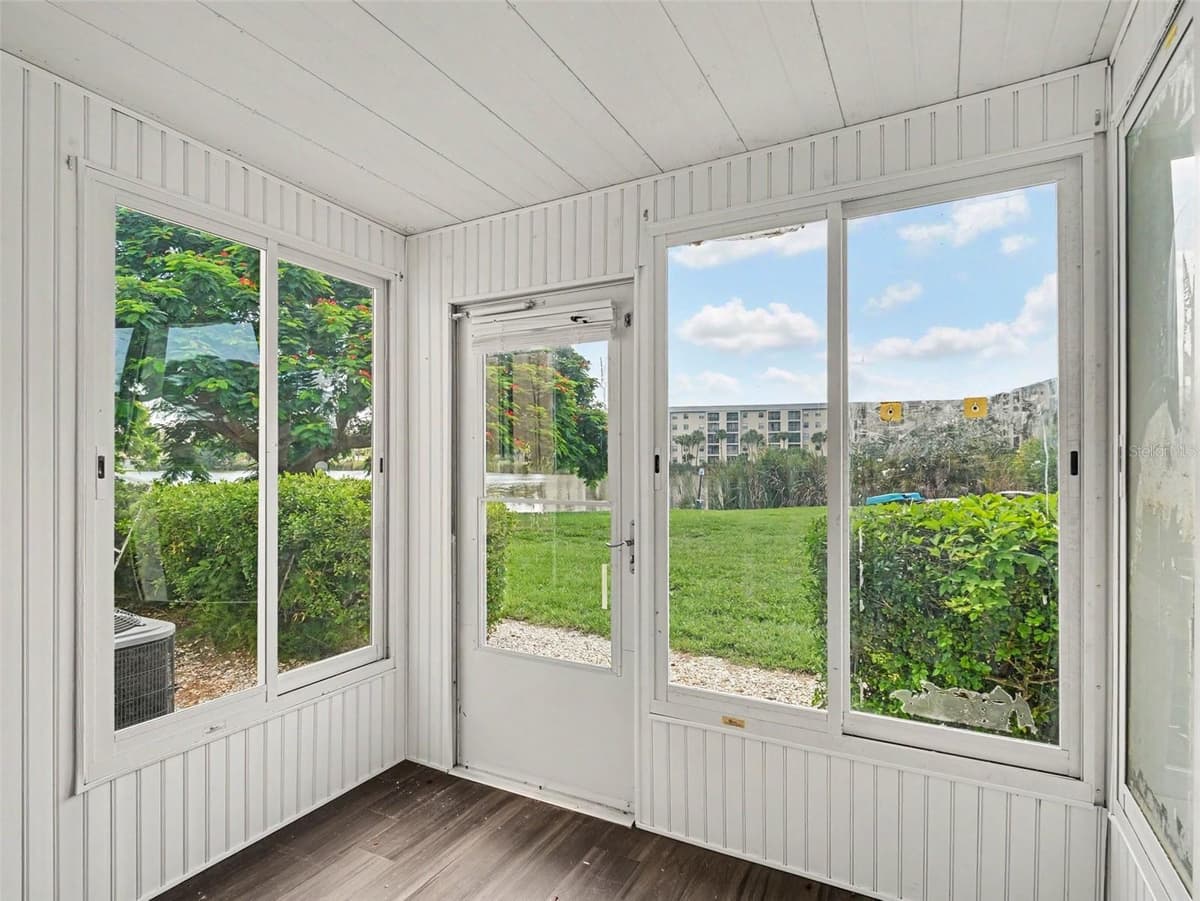 4023 LAKE BAYSHORE DRIVE — photo 34 of 41