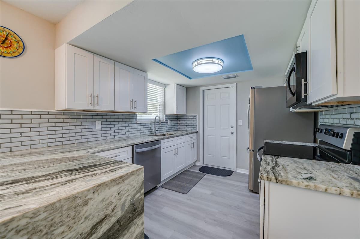 1234 THOMASINA DRIVE — photo 9 of 33
