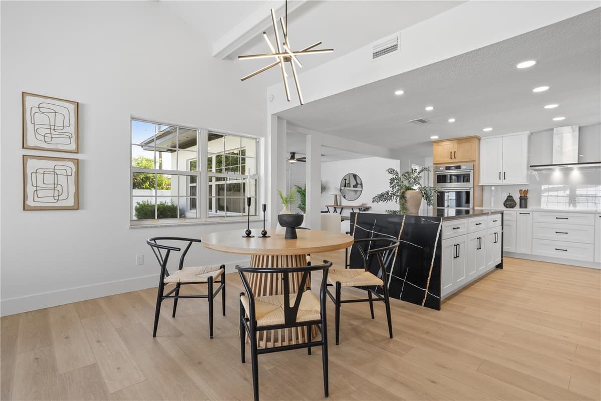 320 BENTON STREET — photo 12 of 40