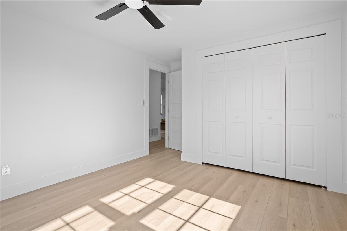 320 BENTON STREET — photo 27 of 40