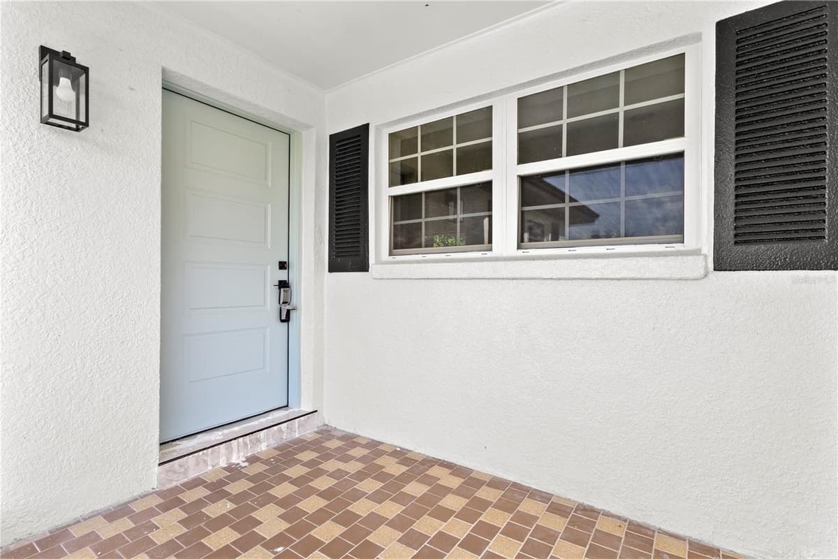 320 BENTON STREET — photo 2 of 40