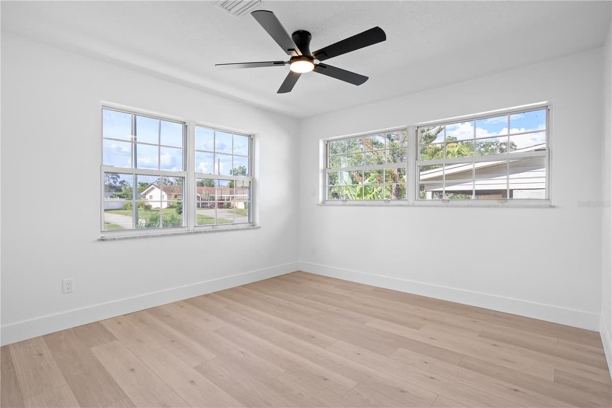 320 BENTON STREET — photo 31 of 40
