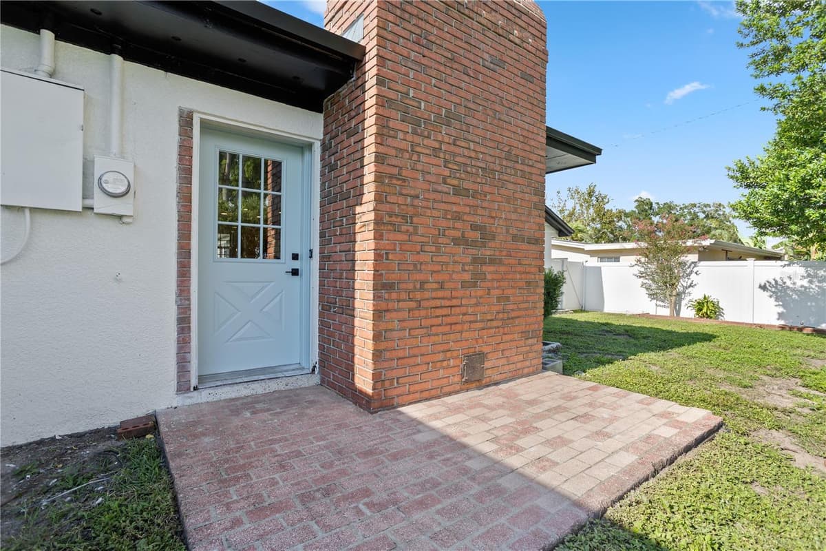 320 BENTON STREET — photo 33 of 40