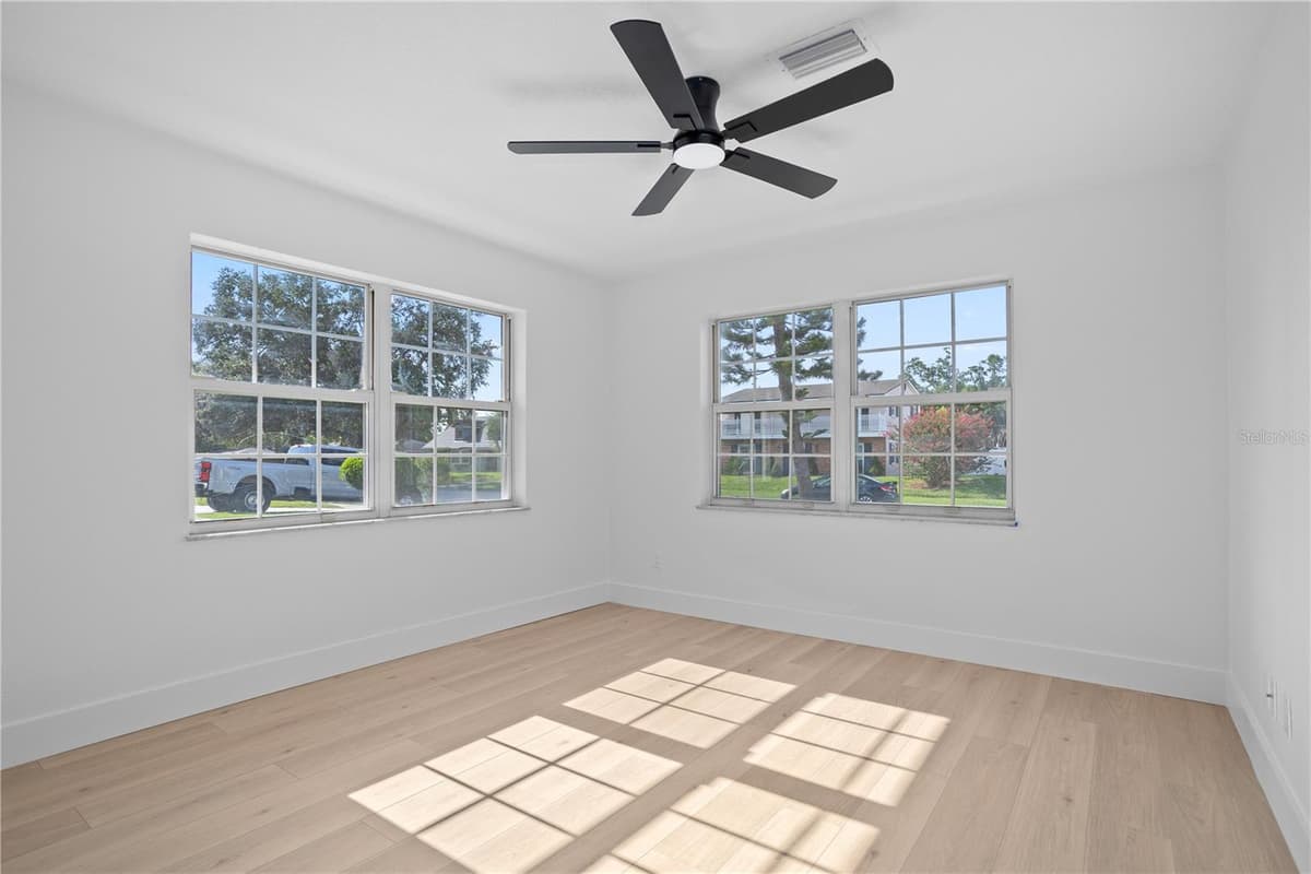 320 BENTON STREET — photo 26 of 40