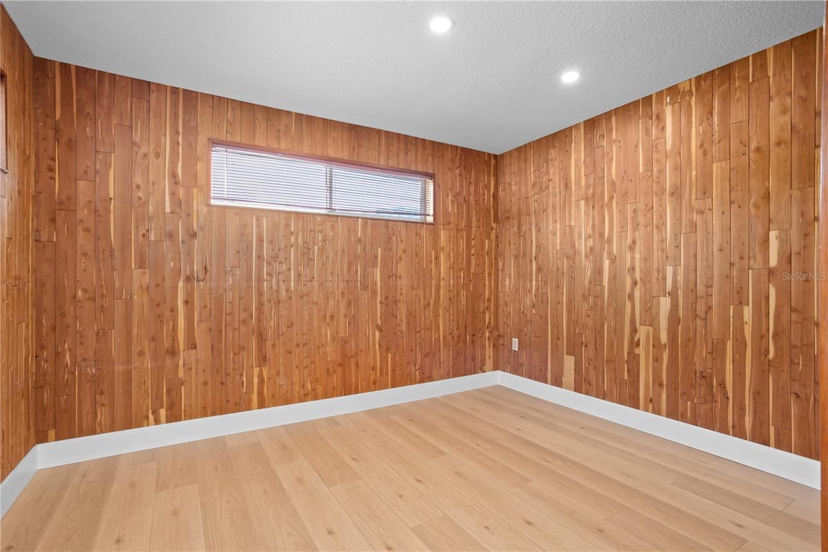 320 BENTON STREET — photo 21 of 40