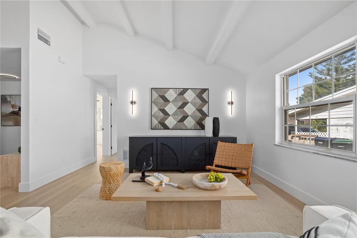 320 BENTON STREET — photo 7 of 40