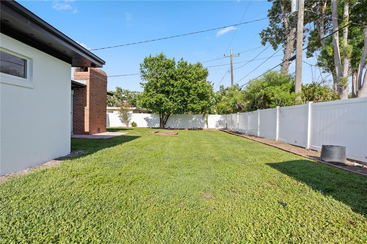 320 BENTON STREET — photo 34 of 40