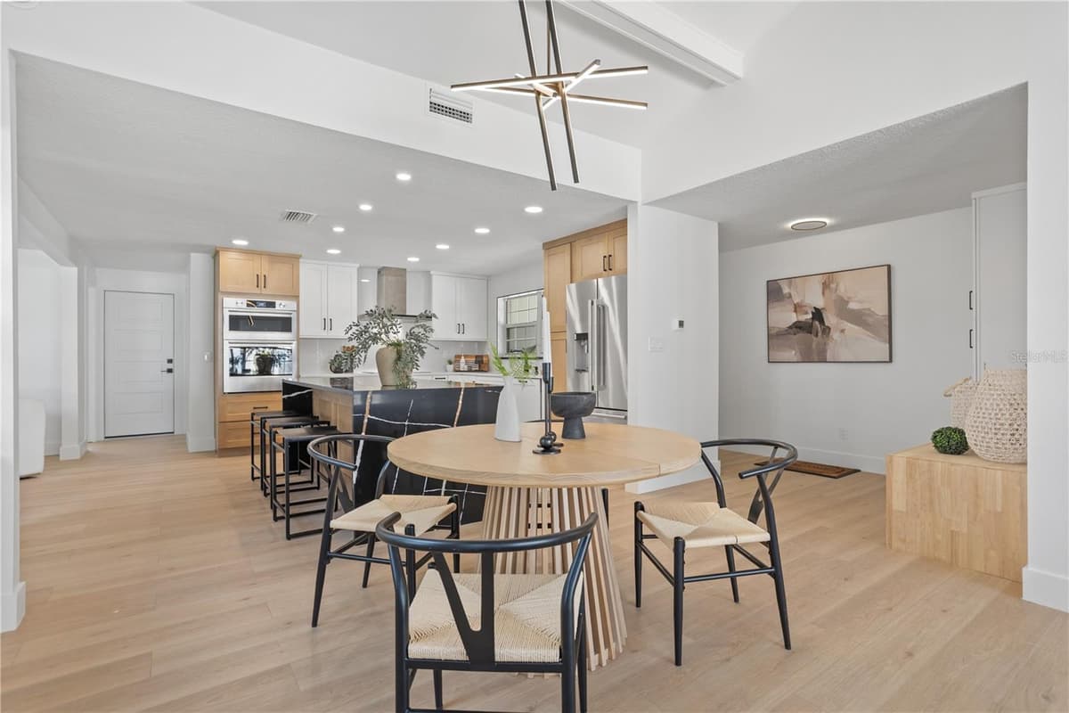320 BENTON STREET — photo 14 of 40