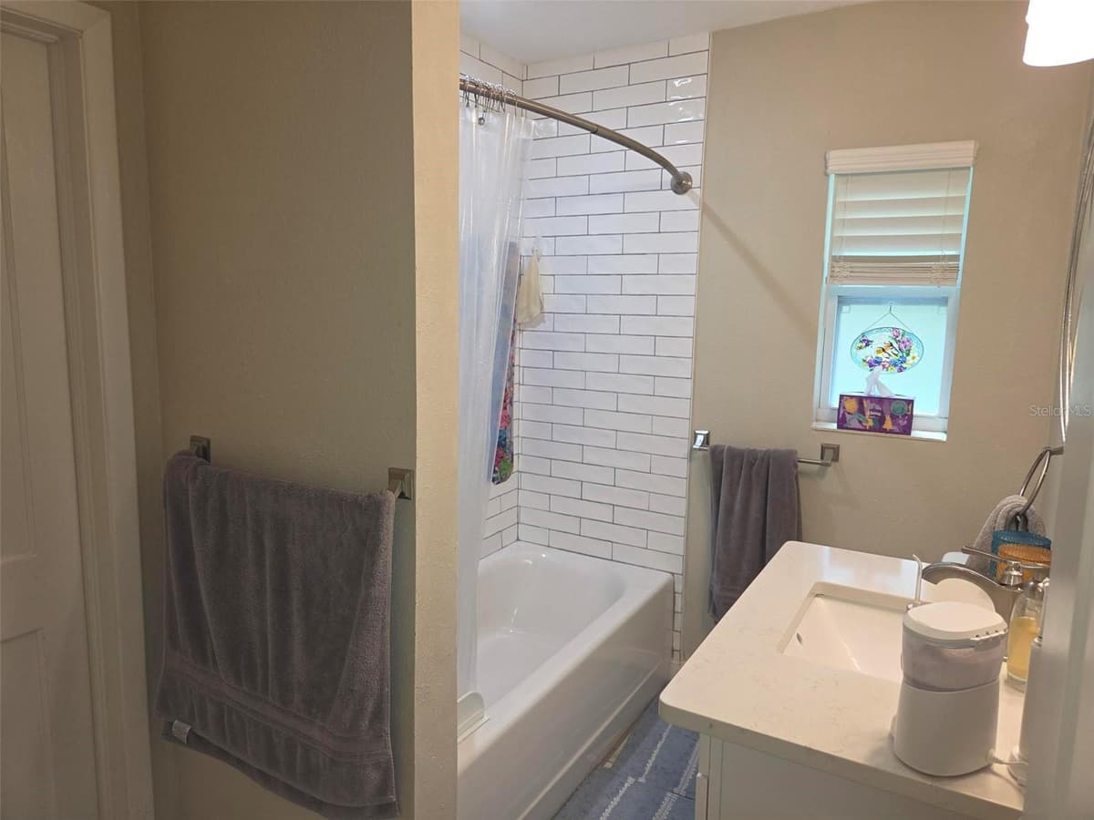 20 SATURN AVENUE — photo 19 of 40