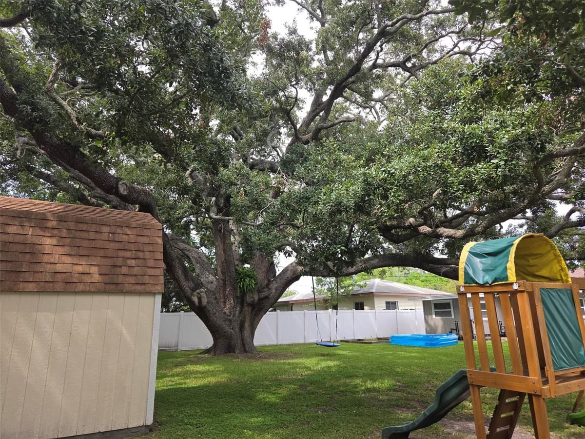 20 SATURN AVENUE — photo 36 of 40