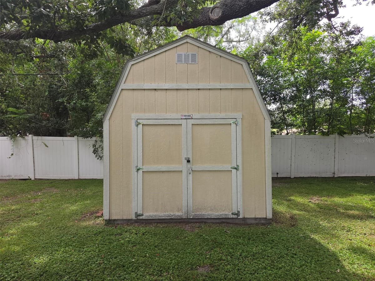 20 SATURN AVENUE — photo 34 of 40