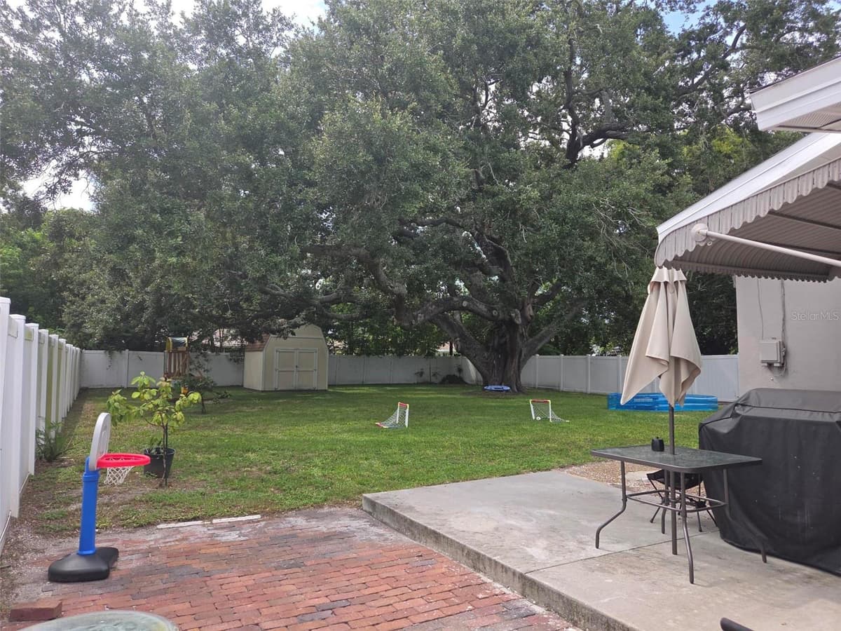 20 SATURN AVENUE — photo 33 of 40