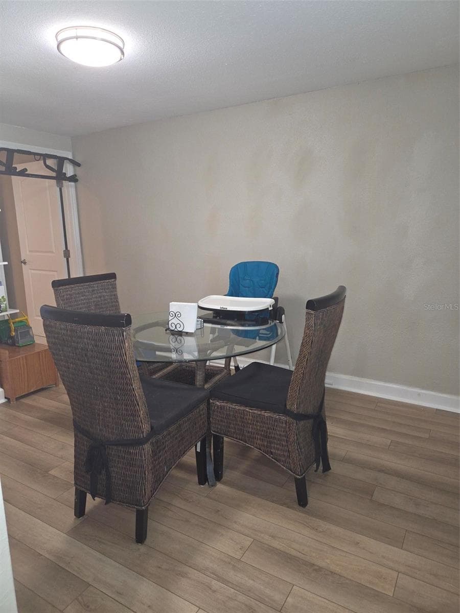 20 SATURN AVENUE — photo 23 of 40