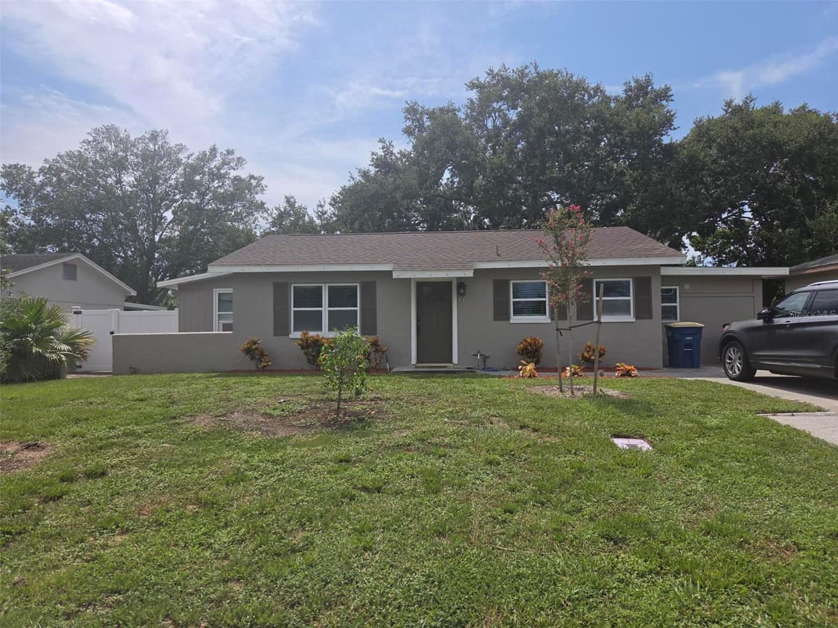 20 SATURN AVENUE — photo 2 of 40