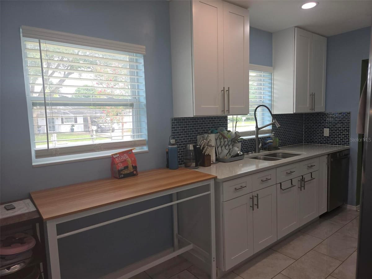 20 SATURN AVENUE — photo 12 of 40
