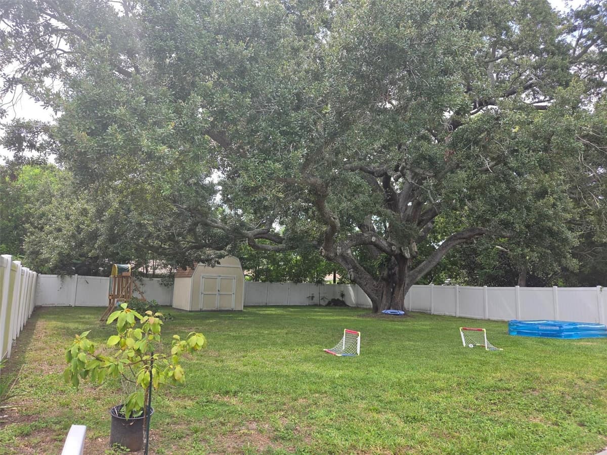 20 SATURN AVENUE — photo 32 of 40