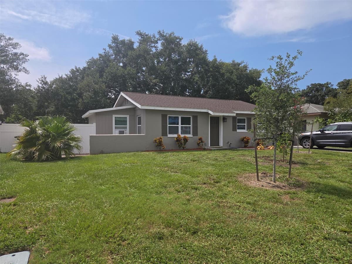 20 SATURN AVENUE — photo 3 of 40