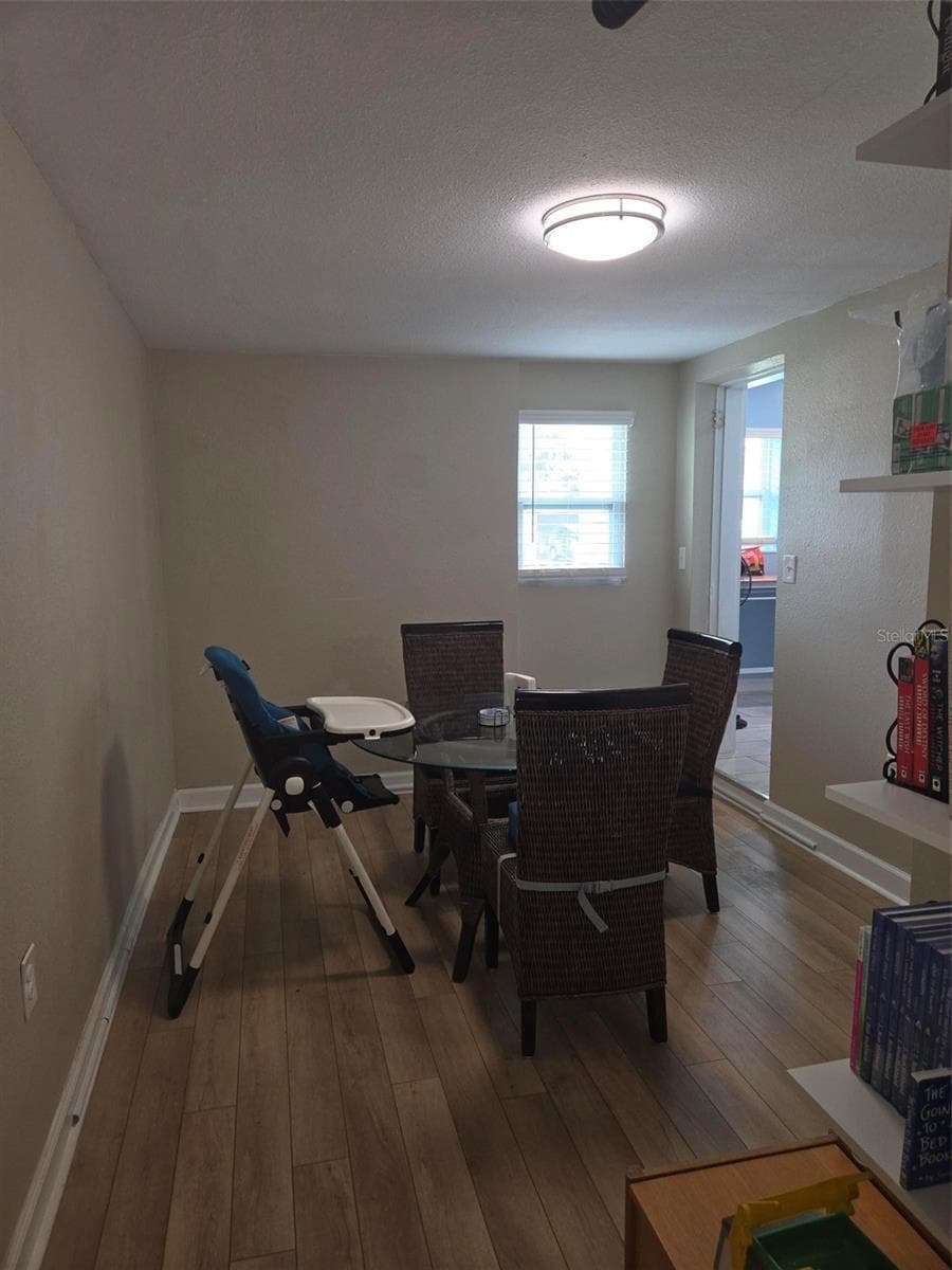 20 SATURN AVENUE — photo 24 of 40