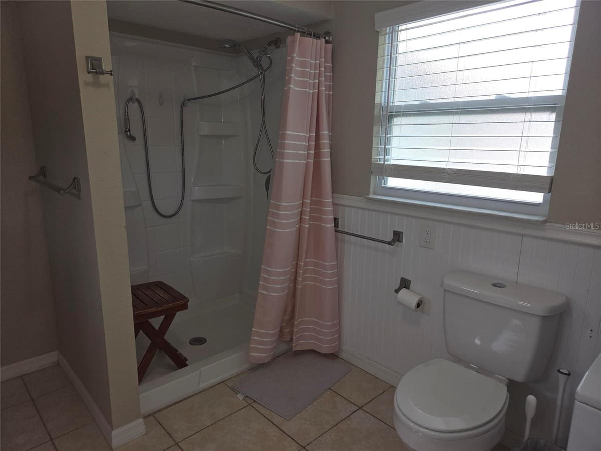 20 SATURN AVENUE — photo 28 of 40