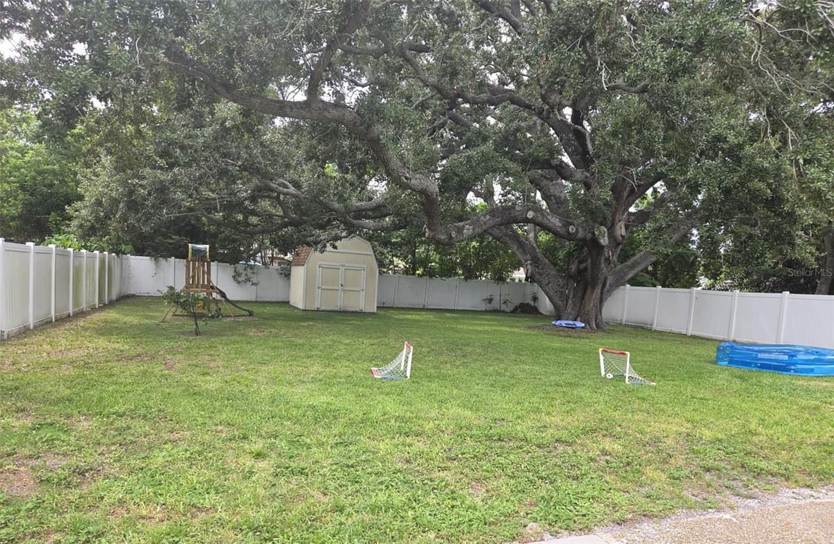 20 SATURN AVENUE — photo 31 of 40