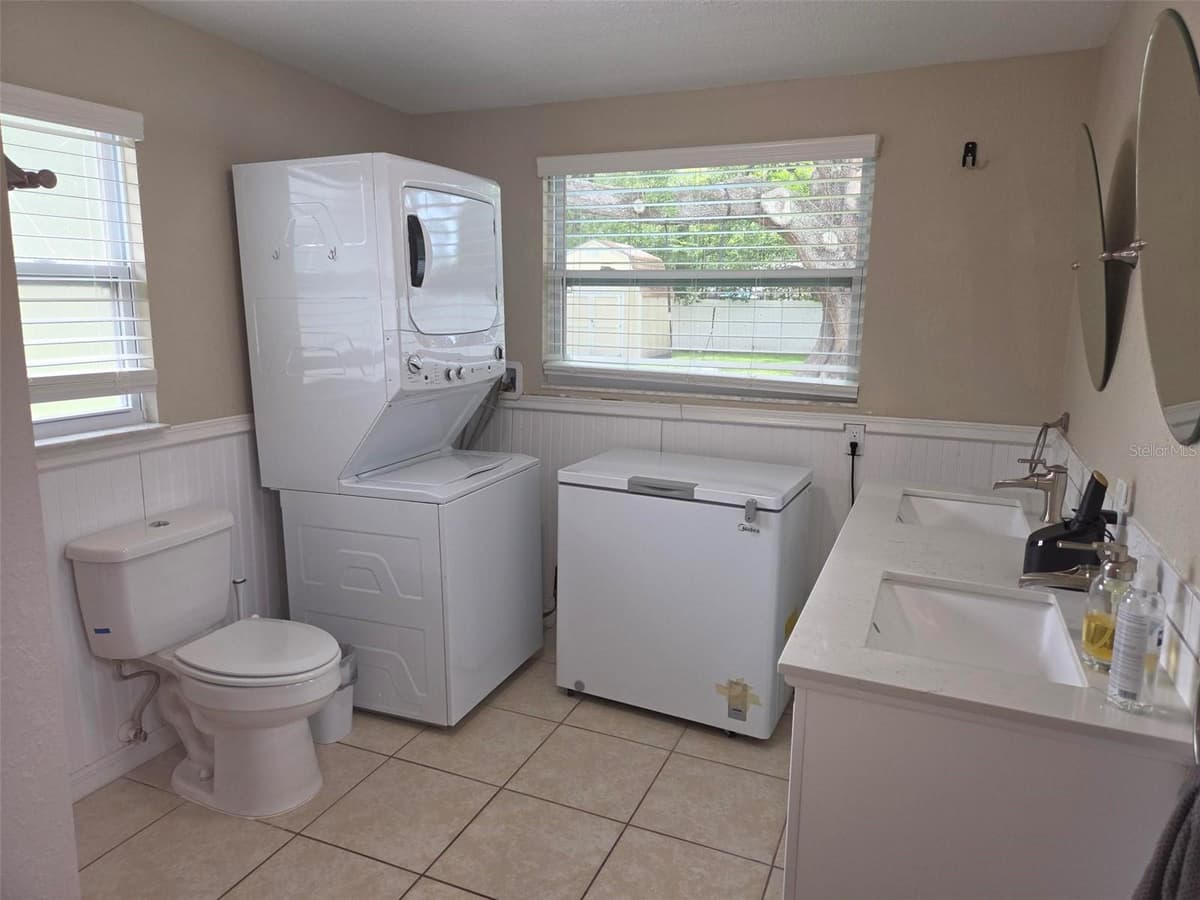 20 SATURN AVENUE — photo 26 of 40
