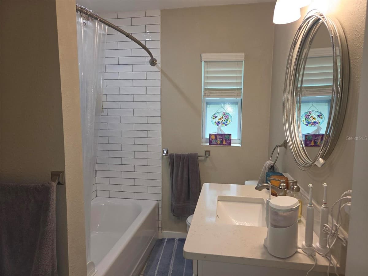 20 SATURN AVENUE — photo 17 of 40