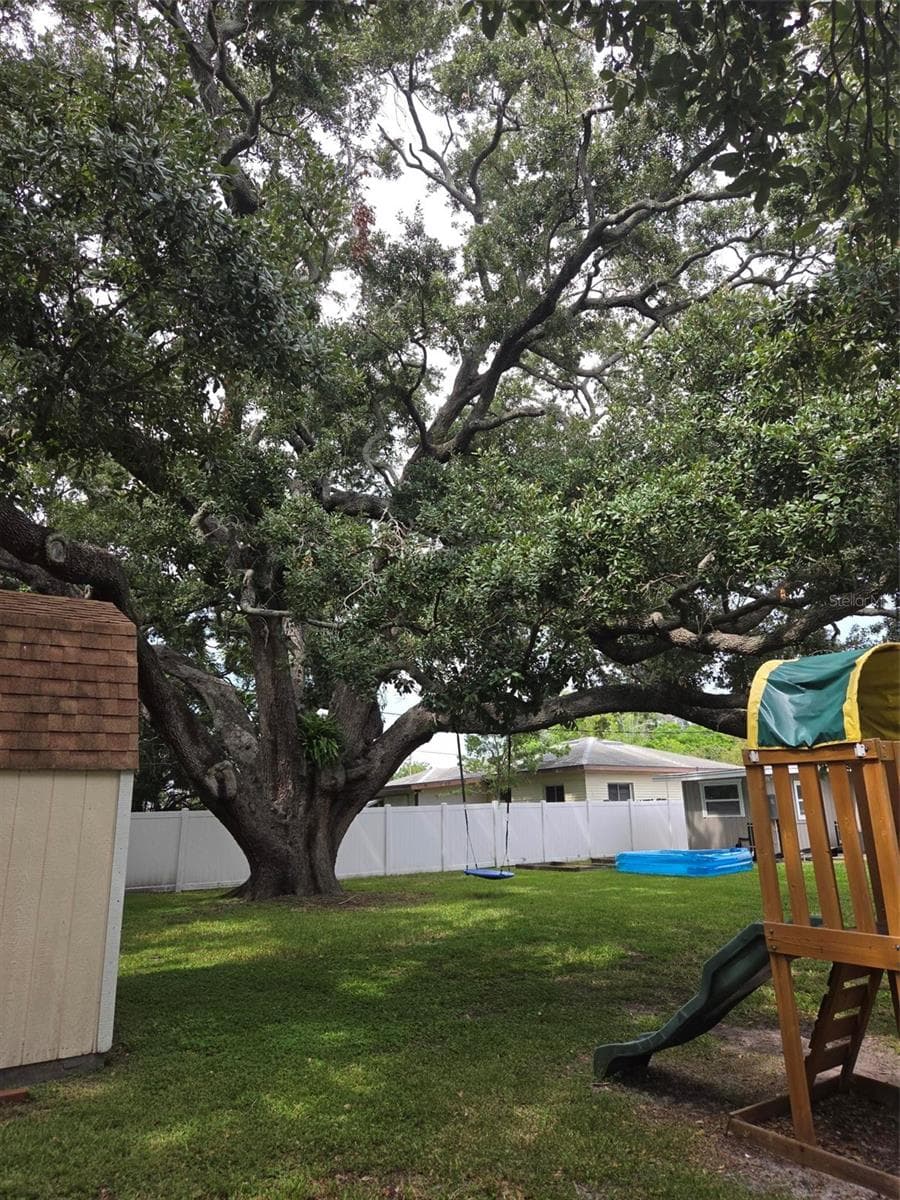 20 SATURN AVENUE — photo 35 of 40