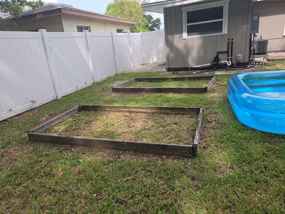 20 SATURN AVENUE — photo 38 of 40