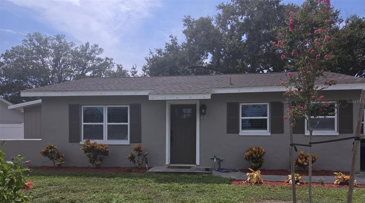 20 SATURN AVENUE — photo 4 of 40