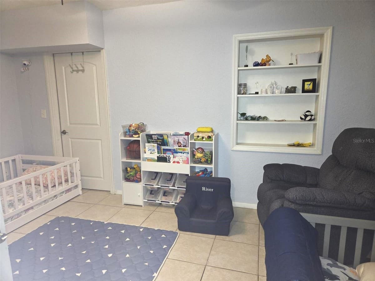 20 SATURN AVENUE — photo 22 of 40