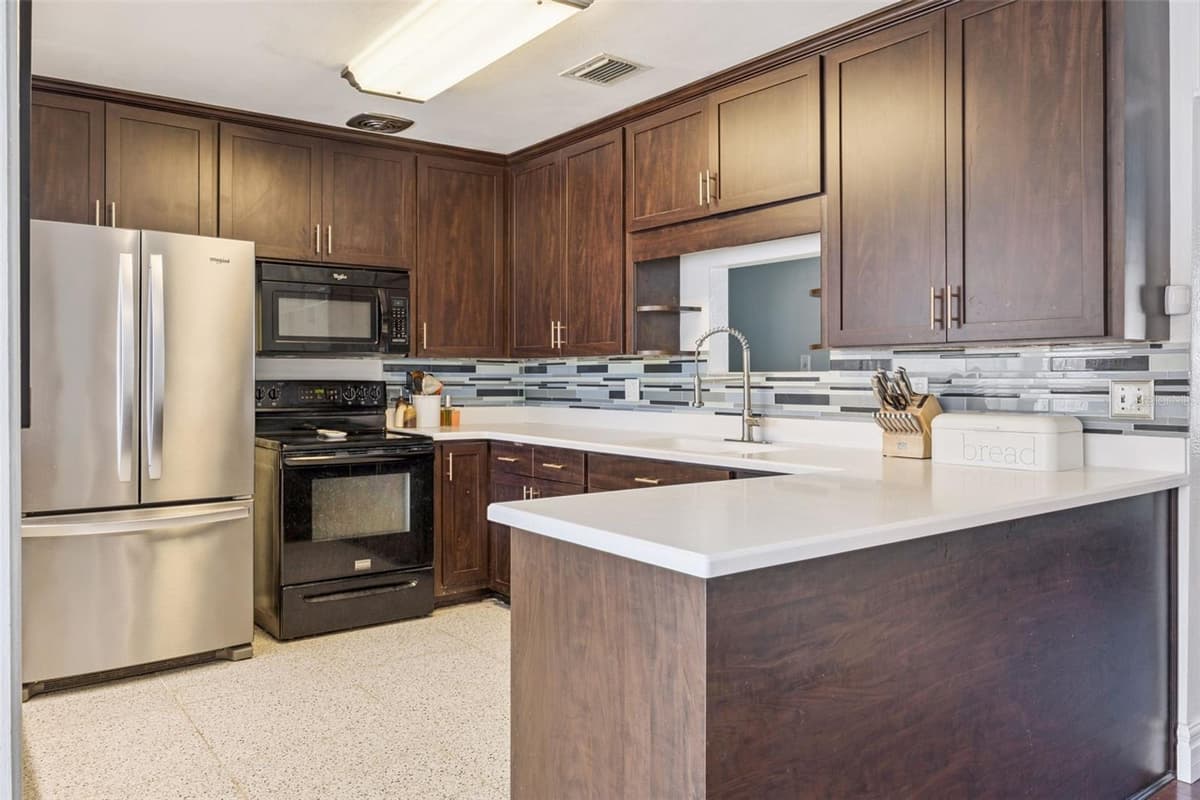707 CRYSTAL LAKE DRIVE — photo 16 of 46
