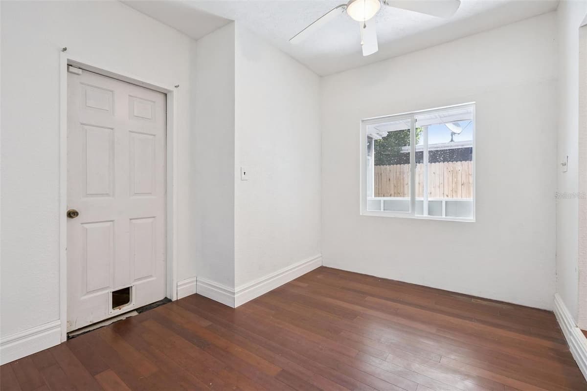 707 CRYSTAL LAKE DRIVE — photo 22 of 46