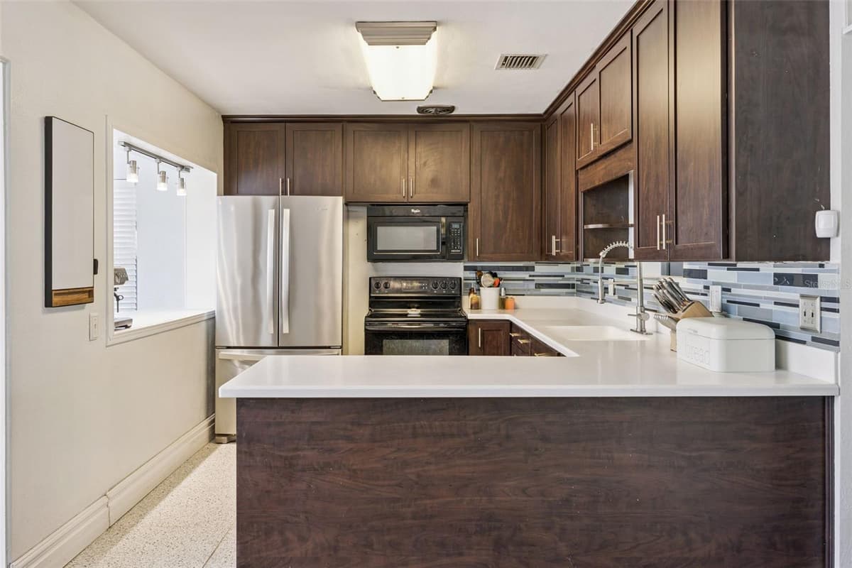 707 CRYSTAL LAKE DRIVE — photo 17 of 46